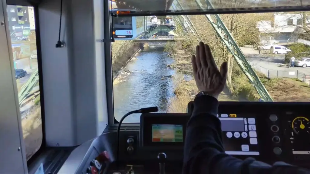 Schwebebahn in Wuppertal 2026-04-01