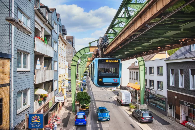 Wuppertal überrascht: Fast 100 Millionäre versteckt in der Stadt der Schwebebahn